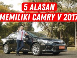 Hemat dan Mewah di Jalan Raya! | Ulasan Pengalaman Mengemudi Toyota Camry V 2017 oleh FormulaMotorTV