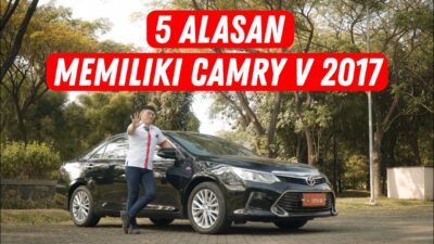 Hemat dan Mewah di Jalan Raya! | Ulasan Pengalaman Mengemudi Toyota Camry V 2017 oleh FormulaMotorTV