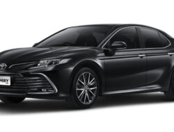 Berapa Tenaga yang Dipunyai Toyota Camry Hybrid? Temukan Jawabannya di Sini!