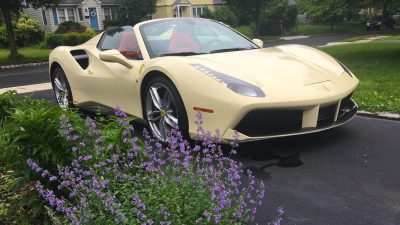 Fitur Keren Ferrari 488 Spider: Jadikan Supercar Anda Lebih Menarik!