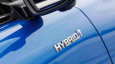 Manakah yang Lebih Unggul: Hybrids atau Mobil Listrik? Dilema Besar di Kalangan Pemain Otomotif Global