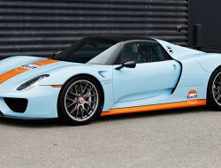 Ini Porsche 918 Akan Memukau Anda dengan Tampilan Livery Minyak Gulf yang Unik!