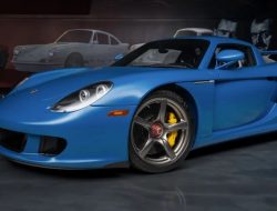 Langka! Speedster Blue 2004 Porsche Carrera GT CAT Khusus Dijual