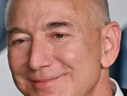 Mengapa Jeff Bezos Tetap Mengendarai Honda Mewahnya? Alasannya Menarik!