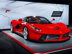 Mengintip Spesifikasi Ferrari LaFerrari: Harga, Foto, & Ulasan!