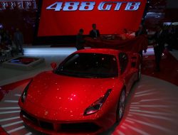 Penampakan Ferrari 488 GTB di Pameran Otomotif Geneva