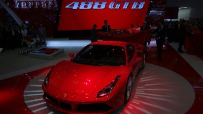 Penampakan Ferrari 488 GTB di Pameran Otomotif Geneva