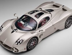 Penampakan Pagani Utopia Baru Menakjubkan dengan Tenaga 852 Horsepower, Stick Shift