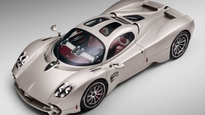 Penampakan Pagani Utopia Baru Menakjubkan dengan Tenaga 852 Horsepower, Stick Shift