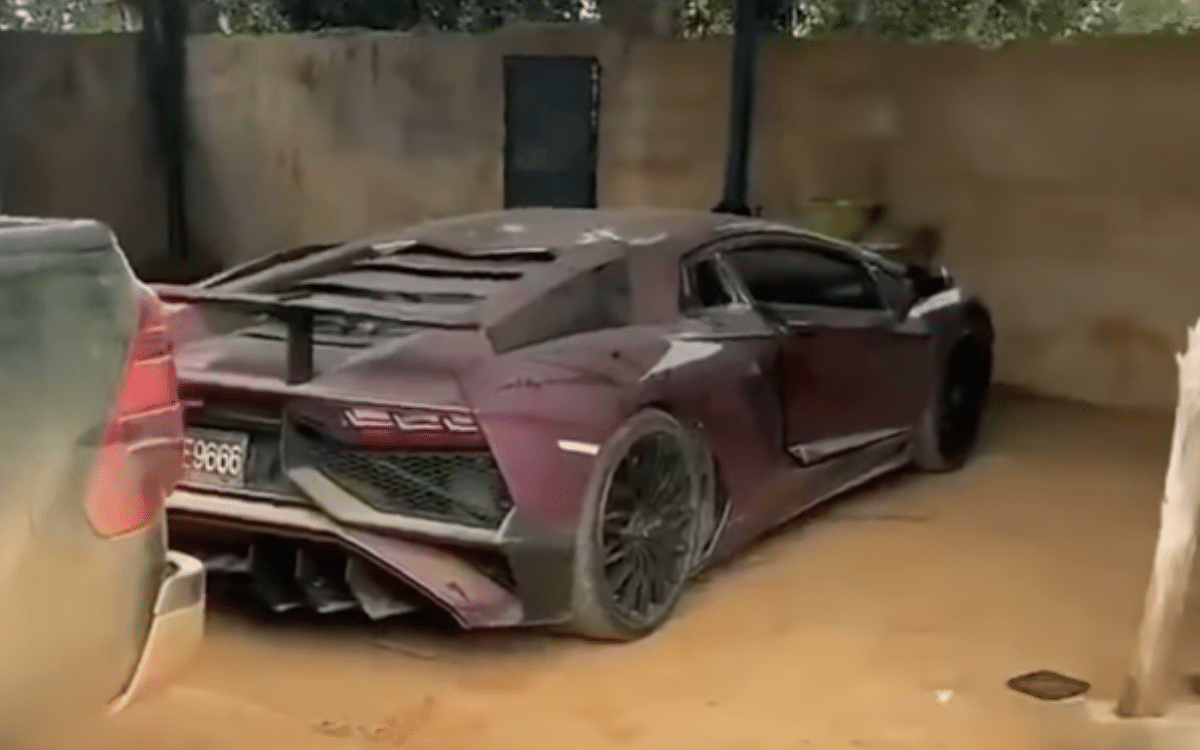 The Lamborghini sitting unloved in Myanmar. Credit: Instagram/@supercar.fails