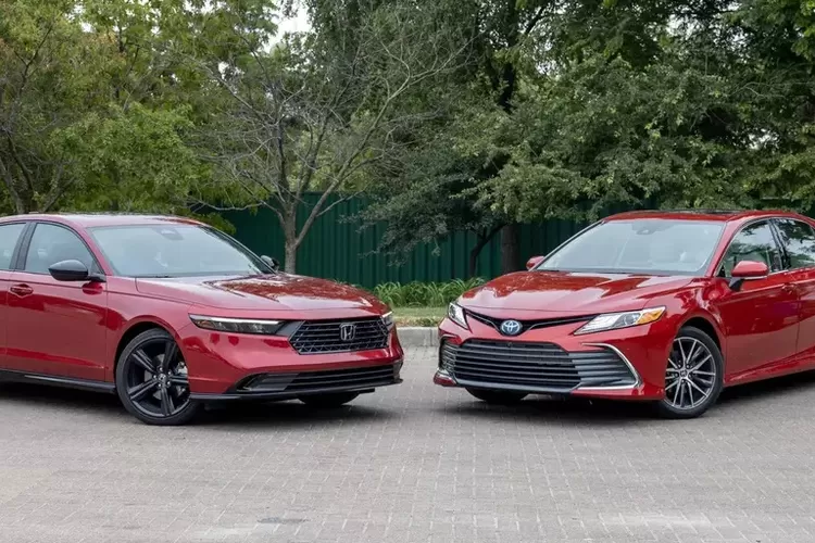 Duel Mobil Sedan Hybrid Jepang Kesukaan Pejabat, Toyota Camry VS Honda Accord, Ternyata Ini yang Lebih Bertenaga!