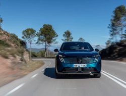 Peugeot e3008 baru: Mengagumkan dan Elegan!