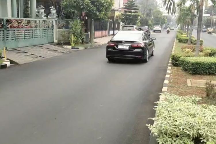 Toyota Camry Dikawal Polisi dan Fortuner Ngebut Keluar Perum Villa Galaxy, Diduga Milik Ketua KPK Firli Bahuri