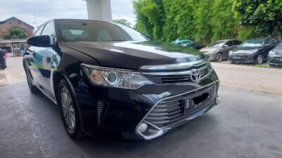 Terpesona dengan Mobil Bekas Toyota Camry 2016? Ternyata Ini Harganya Untuk Ban Baru!