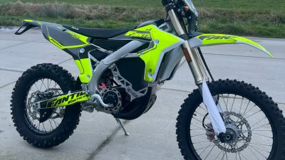 Kolaborasi Seru Fantic Belanda dengan Lizcat untuk Enduro Listrik Fantic XE1 yang Disesuaikan | Terkini dari thepack.news | THE PACK