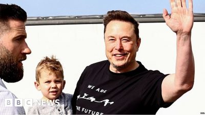 Elon Musk Berkunjung ke Pabrik Tesla Berlin Setelah Kebakaran Pylon: Apa yang Mereka Temukan?