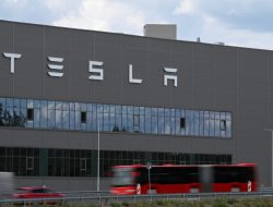 Mengapa Tesla Berisiko Kehilangan $1 Miliar setelah Pembakaran di Pabrik Gigafactory Jerman oleh Kelompok Gunung Berapi?