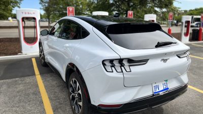 Ford Siap Tantang Tesla dengan Mobil Listrik Baru Harga $25,000!