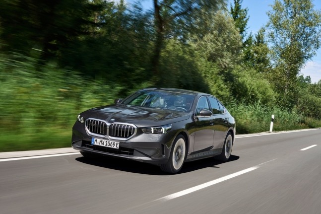 BMW unveils PHEV sedan New 530e in S.Korea