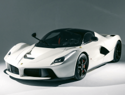 Ferrari LaFerrari 2016 dengan Jarak Tempuh 9 Mil, Siap Dijadikan Milikmu!