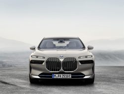 Misteri Badge Mencengangkan di BMW 745e Plug-In Hybrid Terbaru