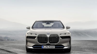 Misteri Badge Mencengangkan di BMW 745e Plug-In Hybrid Terbaru