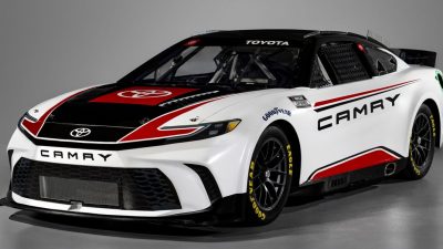 Mobil Toyota Camry NASCAR Cup Baru: Penampilan yang Memikat dan Menarik Perhatian!