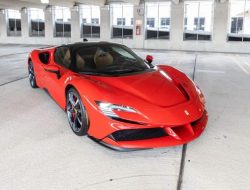 Penampakan Misterius Ferrari SF90 Stradale 2022 – Robb Report