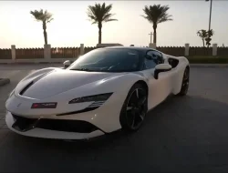 Penasaran dengan Transisi Mulus Ferrari SF90 dari Listrik ke Bensin? – Supercar Blondie