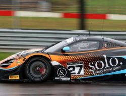 Tom Gamble Menguji Performa McLaren 720S GT3 Evo di Donington Park