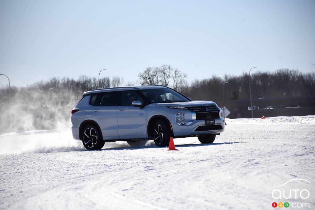 Mitsubishi’s S-AWC tested on ice in a 2024 Outlander PHEV | Car News