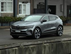 Ulasan Renault Megane E-Tech 2024: Siapakah Pesaing Serius Tesla Model Y?