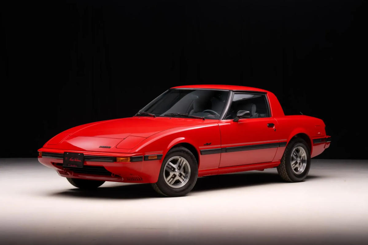 1600 Veloce Is Selling an 860-Mile 1985 Mazda RX-7 On Bring a Trailer