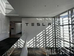 Aksi Berani dari Pemegang Saham Tesla Lawan Permintaan Saham $6M oleh Kantor Hukum