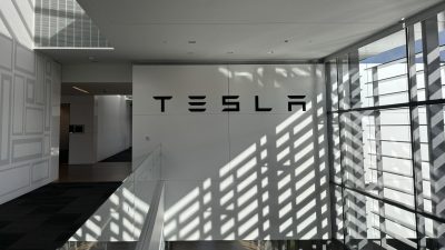 Aksi Berani dari Pemegang Saham Tesla Lawan Permintaan Saham $6M oleh Kantor Hukum