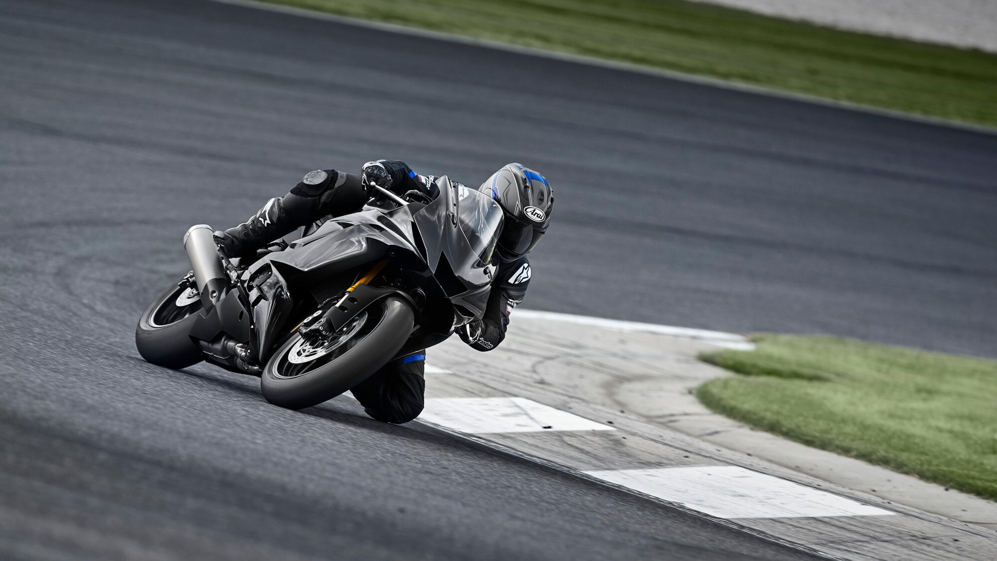 2023 yamaha yzf600r6rcomp eu tech black action 006 03.jpg