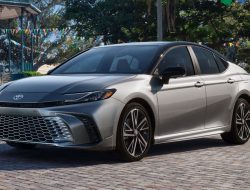 Bagaimana Toyota Camry 2025 Berpotensi Mengguncang Pasar Sedan Terjangkau?