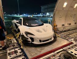 Bangunlah Bersama Lanzante dan Mad Mike: McLaren P1 GTR Drift Car di Goodwood FOS!