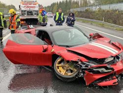 Kejadian Tabrakan Ferrari SF90 Stradale yang Mahal Banget!