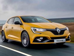 Monster Speed: Renault Megane RS 300, Mobil Hatchback yang Menggoda