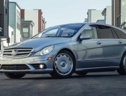 Penemuan Langka! Mercedes-Benz R 63 AMG 2007: Minivan 503-HP yang Bisa Anda Beli