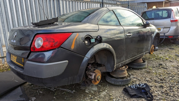 Junked 2007 Renault Mégane Coupé Cabriolet - Autoblog