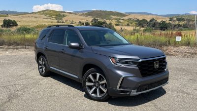 2024 Honda Pilot Elite in grey with hills in the background.