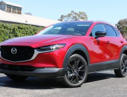 Pertarungan Menarik: Mazda CX-30 vs. Jeep Compass Tahun 2024