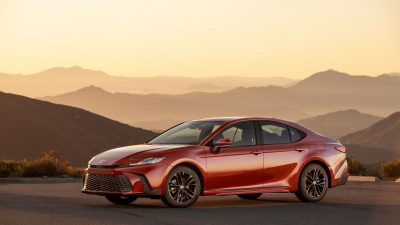 “Rahasia Terungkap: Semua yang Perlu Anda Ketahui tentang Toyota Camry Hybrid 2025!” – TopSpeed