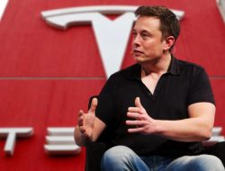 Elon Musk’s Fiery Response: Facebook Co-Founder Accuses Tesla of Consumer Fraud – Jail Time for Impersonating Intelligence? – Tesla (NASDAQ:TSLA)