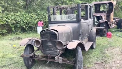 Mencoba Menyalakan 1924 Ford Model T yang Terparkir Selama 74 Tahun, Ternyata Malah Terbakar!