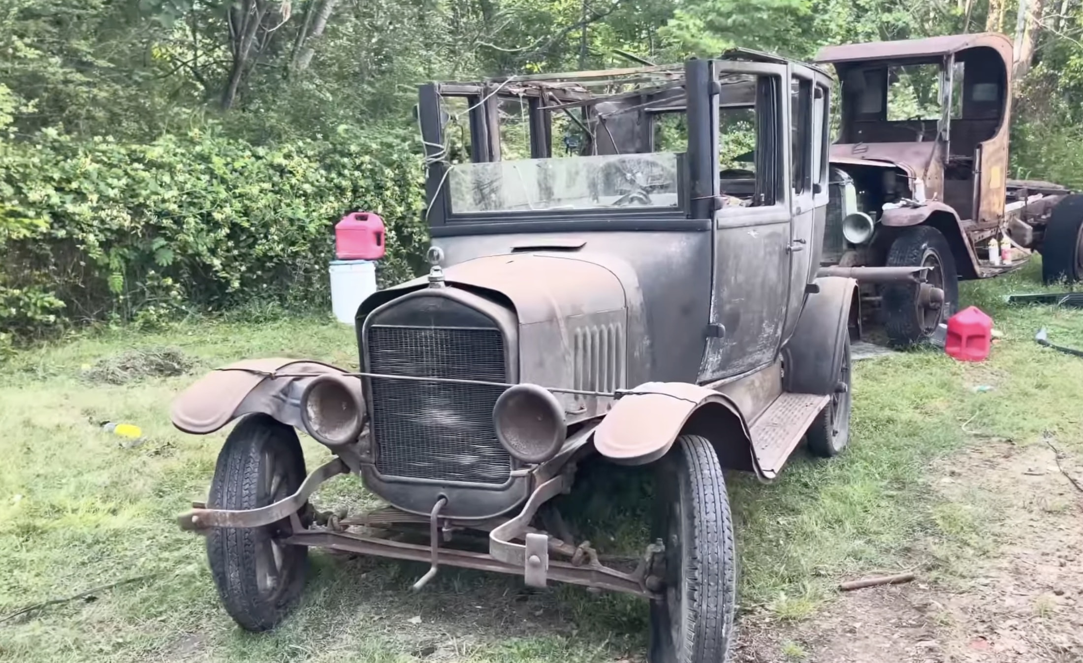 1924 ford model t has been sitting parked for 74 years longing to hit the road 234114 1.jpg