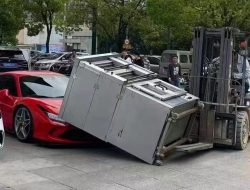 Jangan Galau! Ada yang Lebih Parah daripada Jatuhkan Oven ke Ferrari F8 Tributo