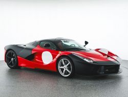 Lelang Langka: Ferrari LaFerrari eksklusif, kecepatannya terbatas 48 km/h